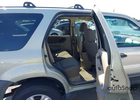 2004 Ford Escape Xlt z USA, uszkodzony, nr VIN 1FMYU93164KB42469